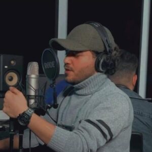 دانلود آهنگ روبه روم وایسادی اما نمیشناسمت امید افخم