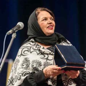 دانلود آهنگ من از اون آسمون آبی میخوام