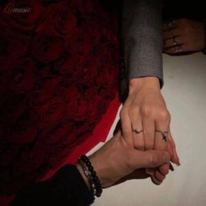 دانلود آهنگ دستمو ول نکنی دورشی ازم یخ میزنی علی رستمیان