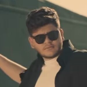 دانلود آهنگ من با تو یعنی دنیا برا من خیلی قشنگه رامی دانلود آهنگ من با تو یعنی دنیا برا من خیلی قشنگه رامی